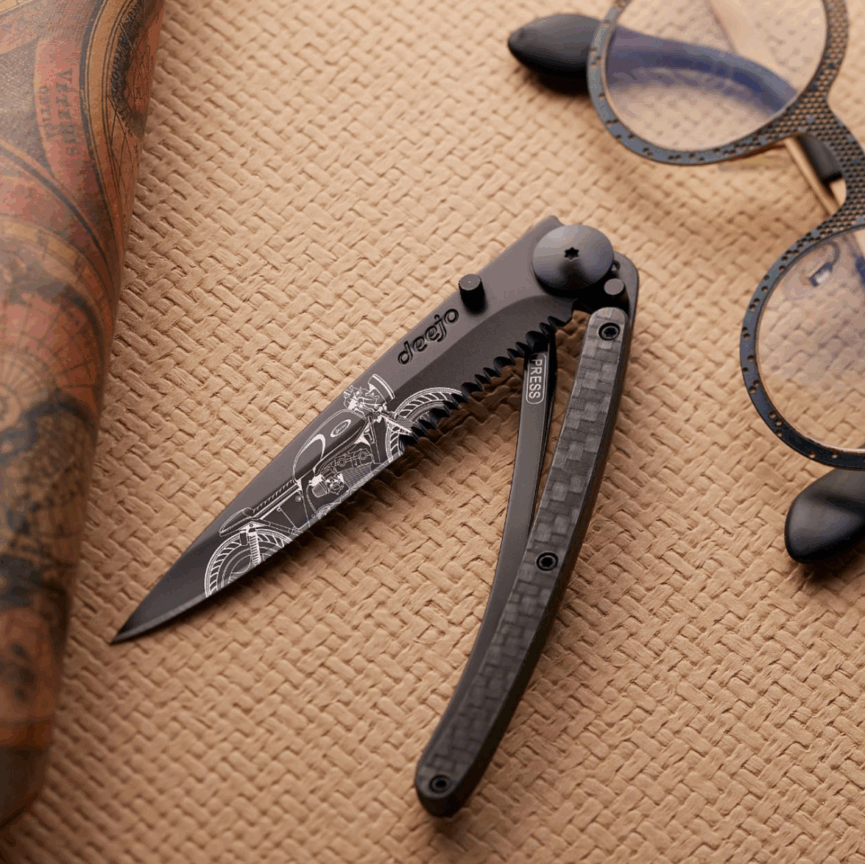 Deejo Serrated 37g, Carbon Fiber / Café Racer