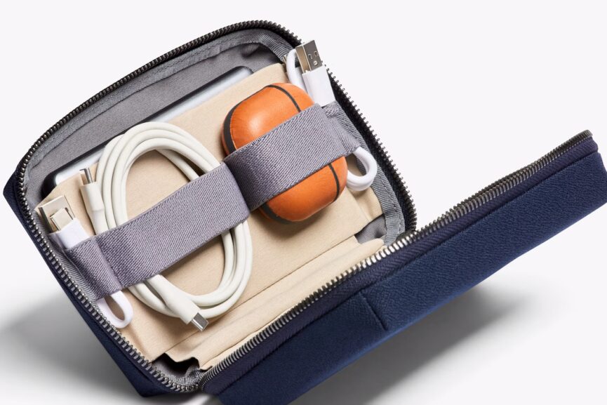 Tech Kit Compact (navy) - Bellroy