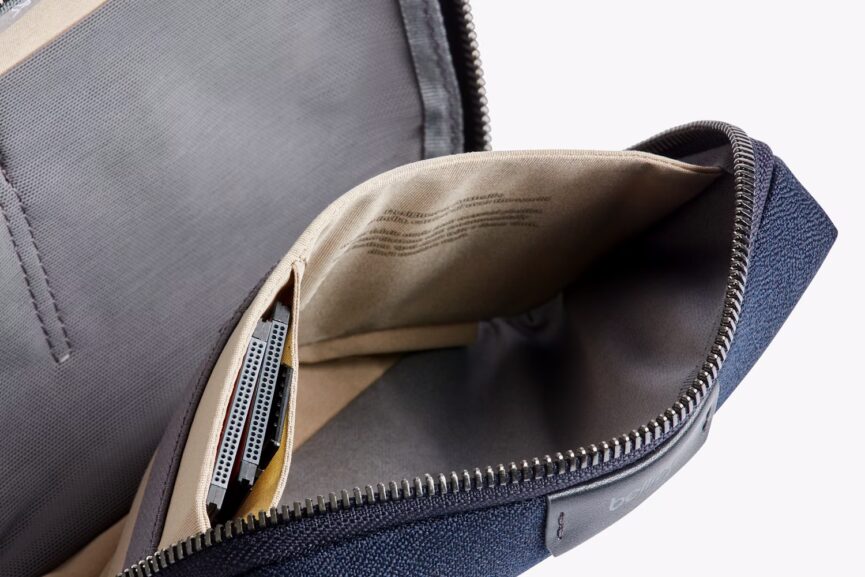 Tech Kit Compact (navy) - Bellroy