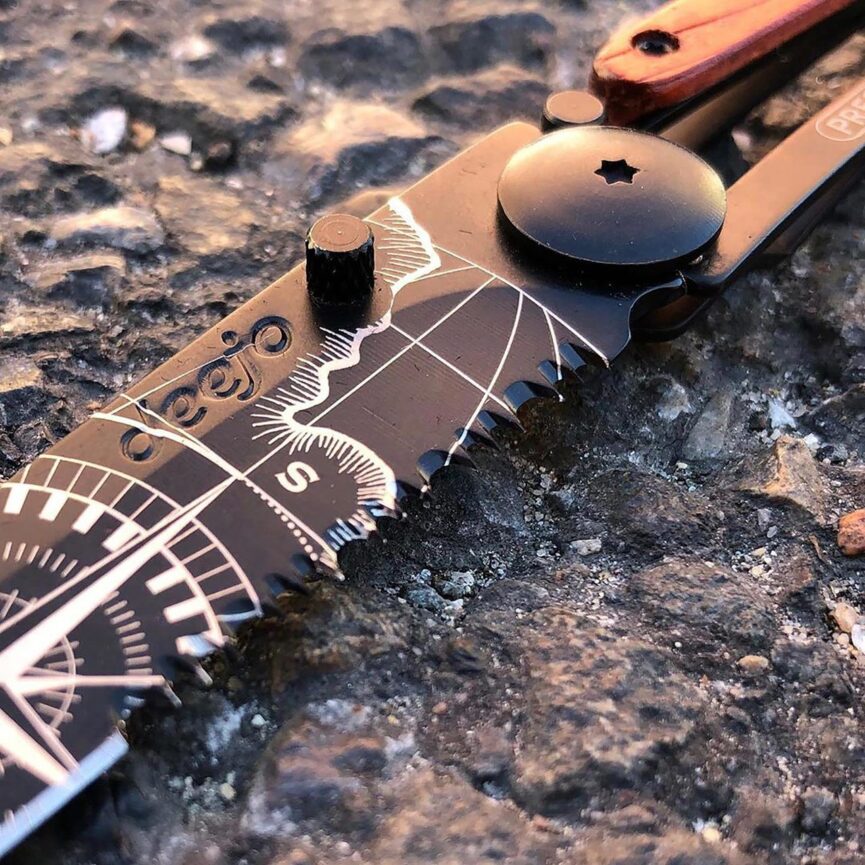 Deejo Serrated 37g, Coral Wood / Terra Incognita